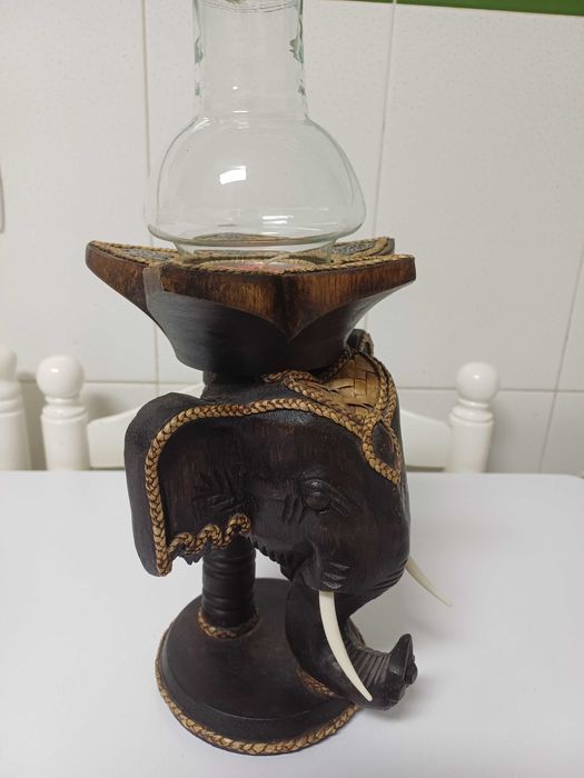 Castiçal com elefante em madeira feito á mão