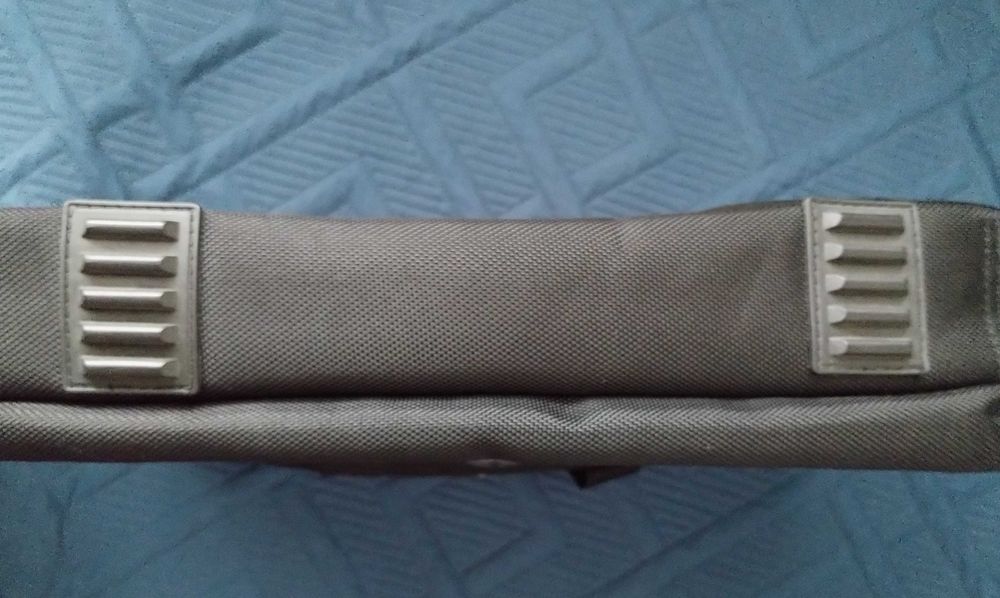 Czarna torba na laptopa 44x33x9