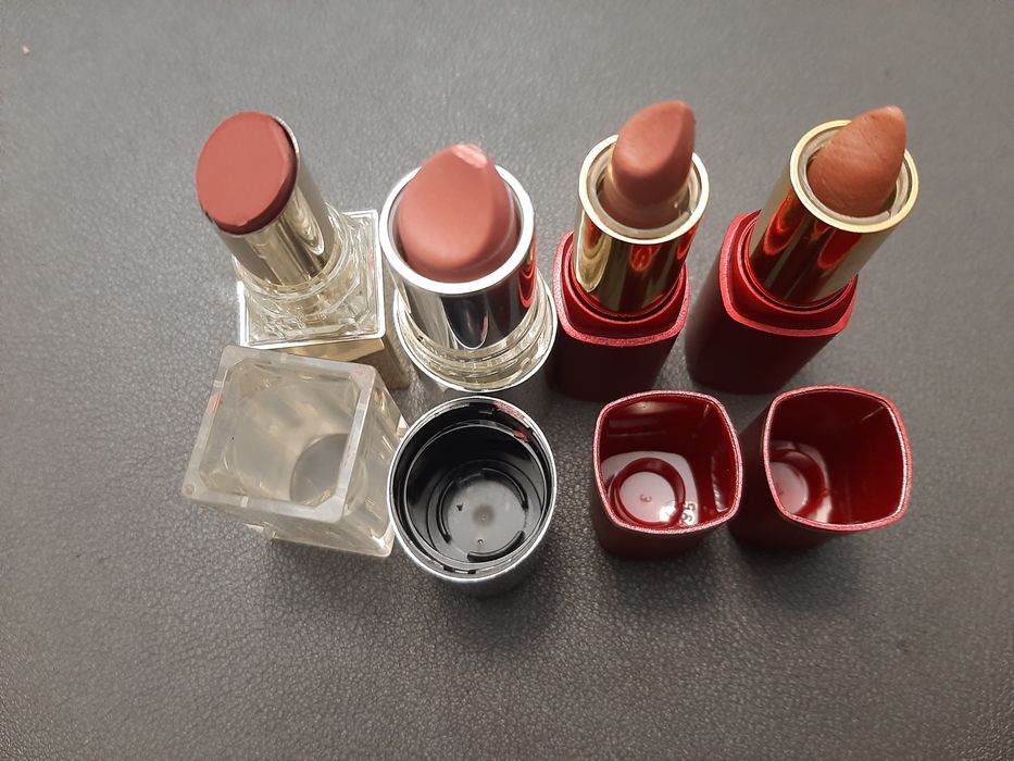 Bolsa Clarins com oferta de 4 batons Clarins