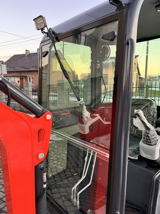Minikoparka SANMAR S-M12S kubota,zwolnice,skretne ramie,kabina