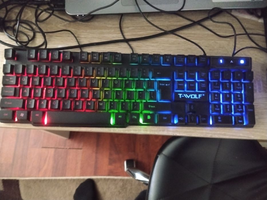 Klawiatura marki t-Wolf 200 oraz myszka