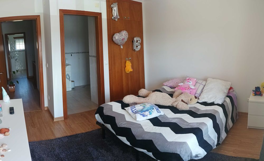 Vendo excelente moradia T4 a 5 minutos do centro da Lourinhã.