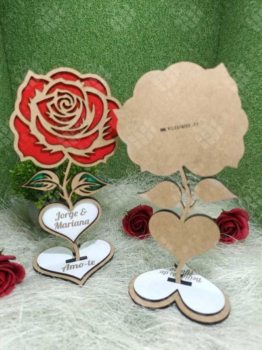 Rosa em MDF com Base Personalizada