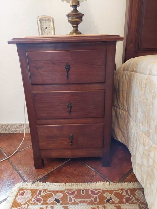 Quarto em madeira maciça