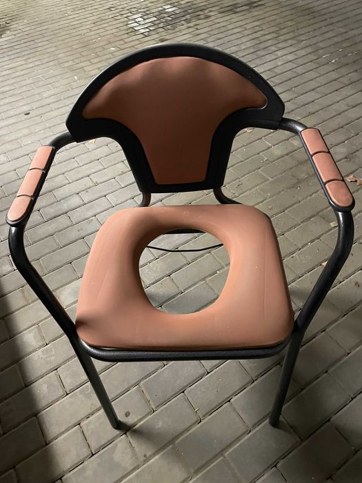 krzesło tapicerowane toaletowe WC dla seniora