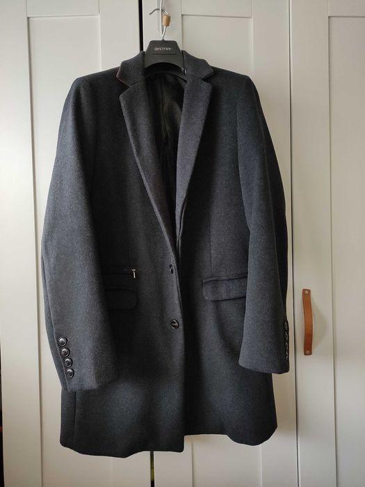 Ekskluzywny płaszcz męski Reserved