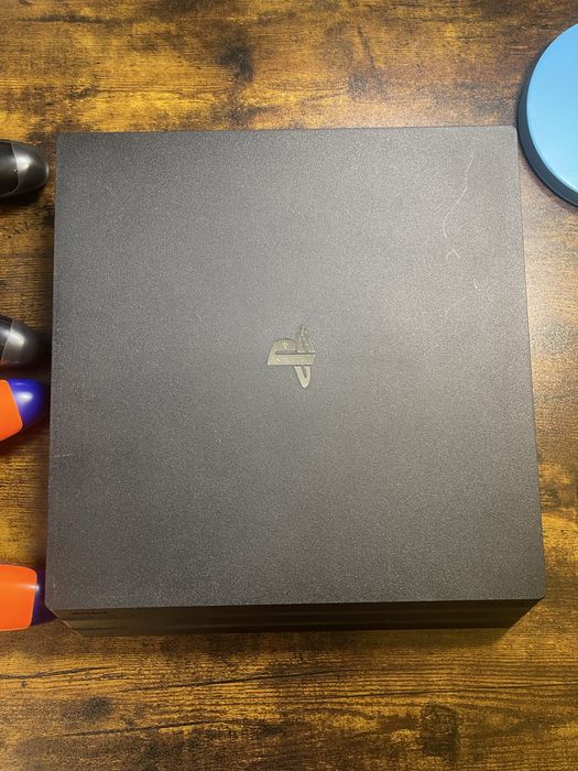 PS4 pro + 2 pady