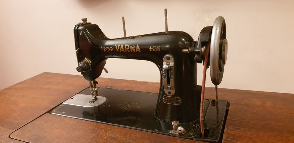 Máquina costura Estarta y Ecenarro S.A. Elgoibar modelo Varna (anos