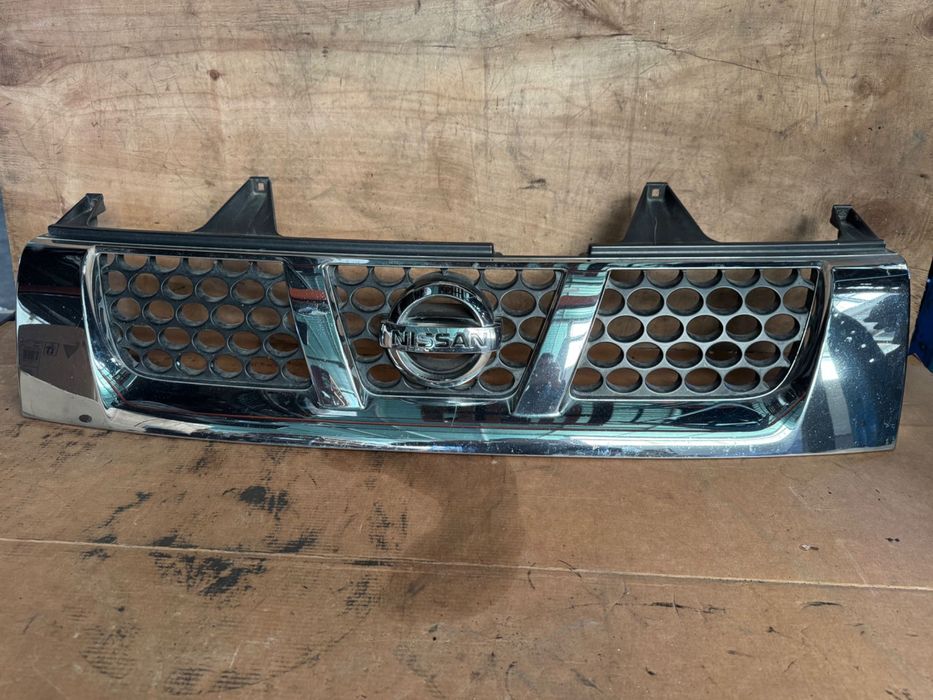 Grelha da frente Nissan Navara D22