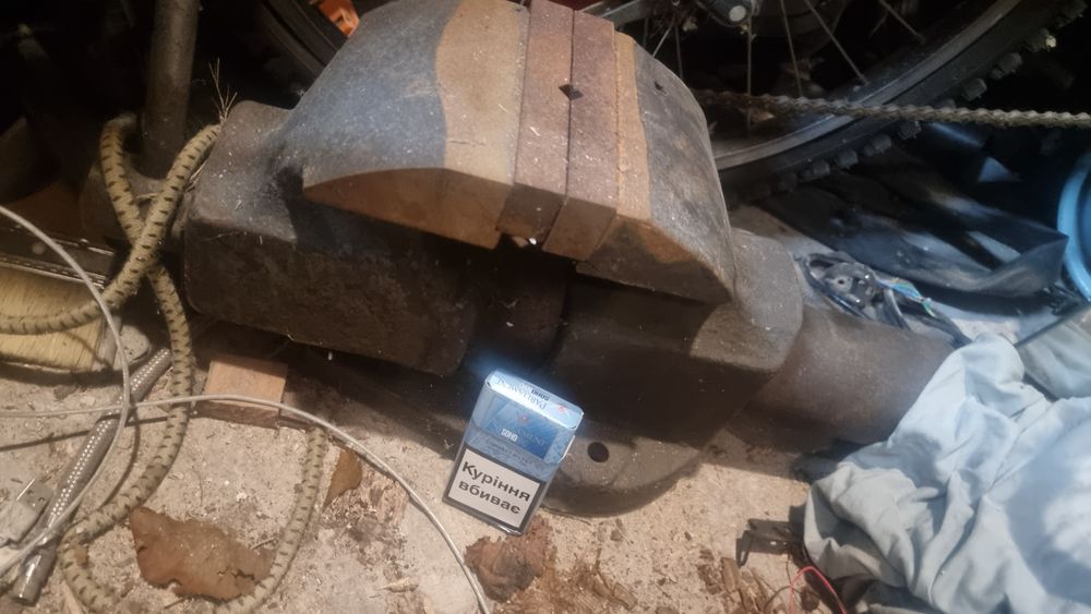 Лещата чавунні  робочі