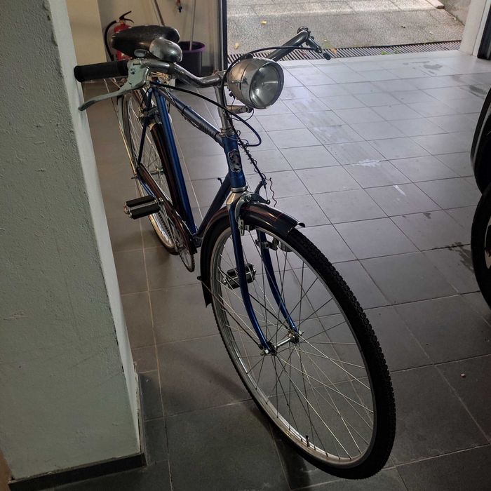 Bicicleta antiga (pasteleira) completamente recuperada