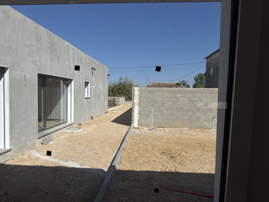Excelente moradia T4, térrea com terreno em Condeixa-a-Nova