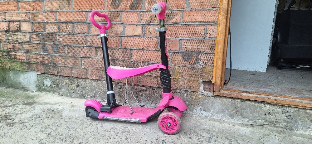 Продам дитячі ходунки,самокат,коник-качалка