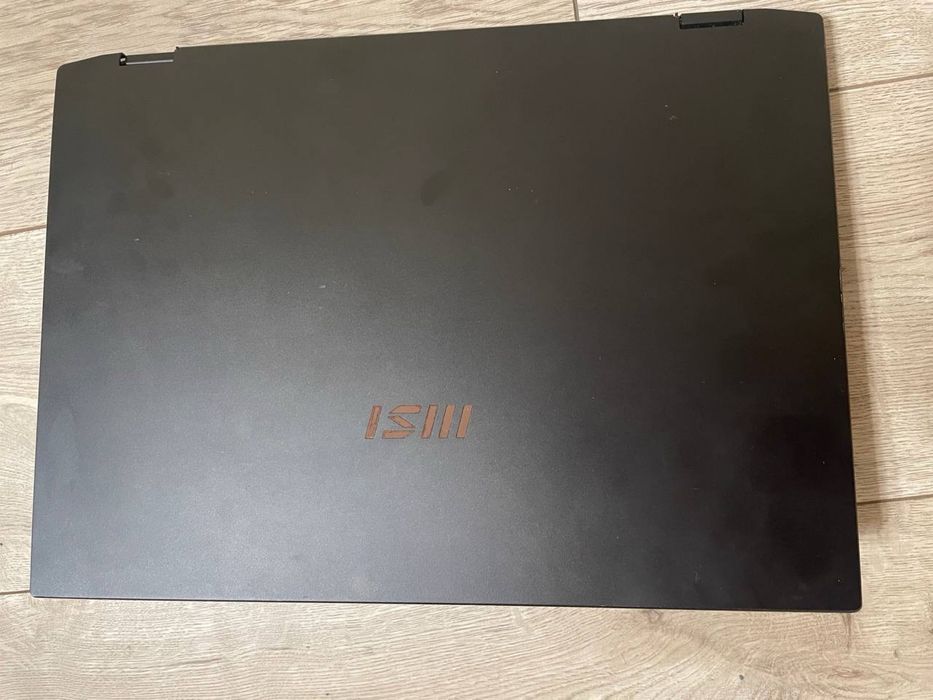 Ігровий ноутбук MSI E16Flip