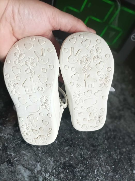 Туфельки для дівчинки