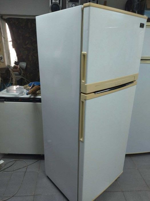 Продам  робочий холодильник з можливою доставкою