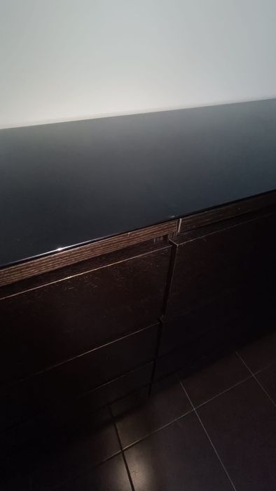 Cómodas malm ikea e vidro no topo