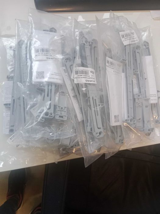 Prowadnice do szuflad Titus