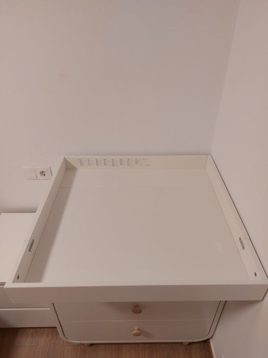 Trocador IKEA MYLLRA + colchão e 2 forras – como novo