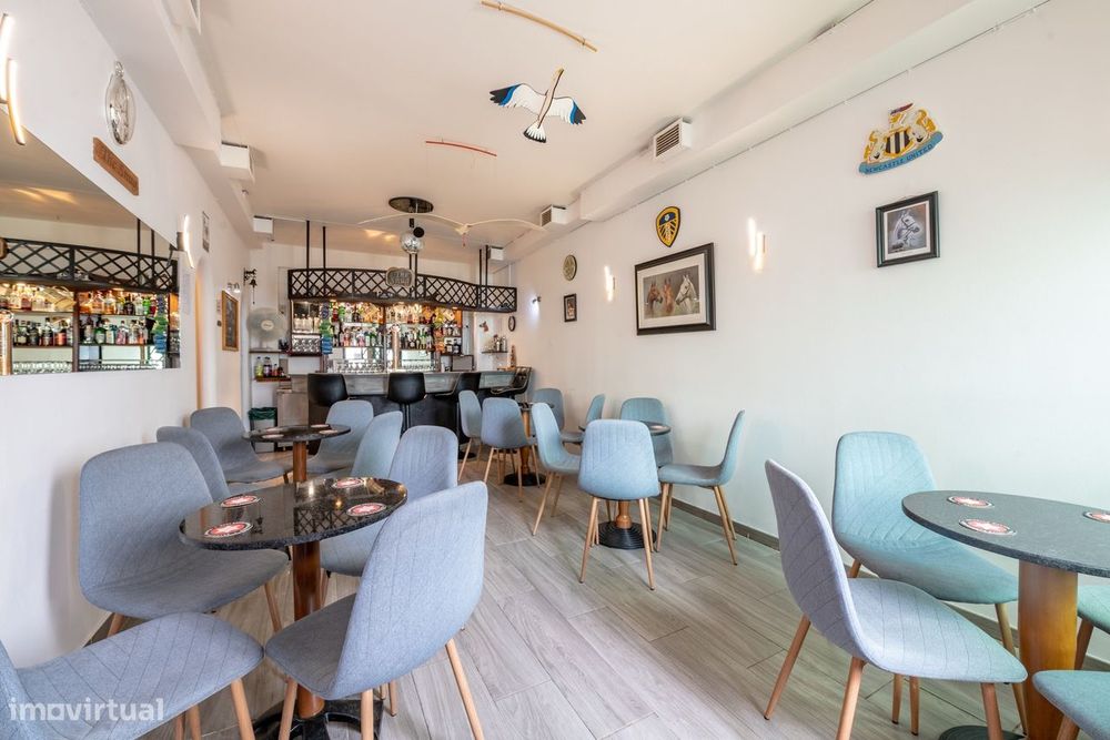 Bar aconchegante no centro da Praia da Luz