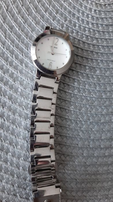 Zegarek Casio z bransoletką damski
