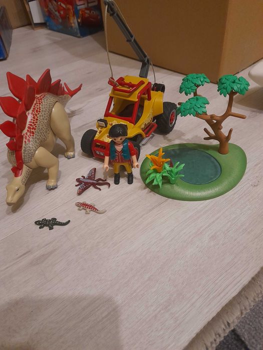 Playmobil 9432 Pojazd badawczy ze stegozaurem
