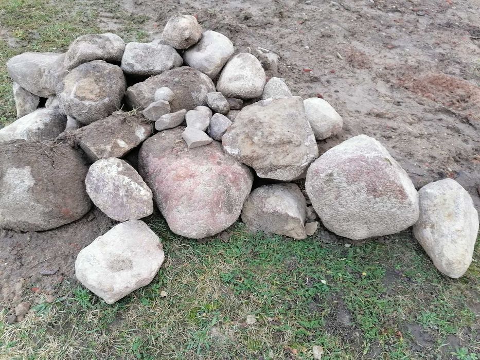 Oddam ładne, okazałe kamienie na skalniak