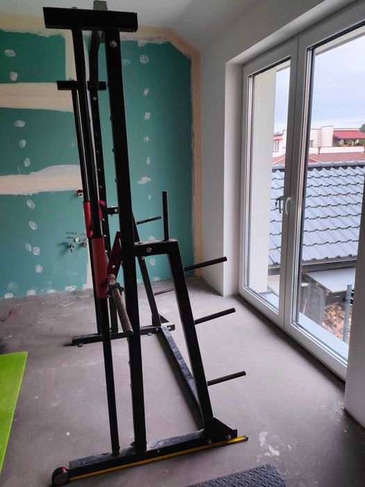 Suwnica smitha siłownia Kelton stojak