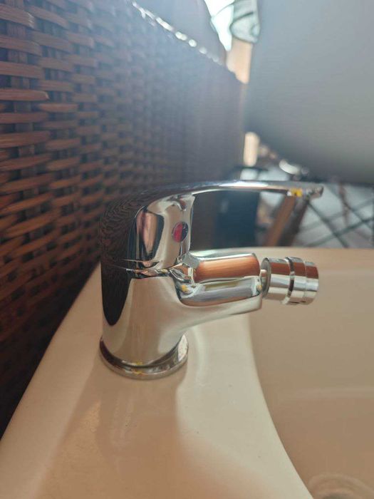 Bidé em ótimo estado e com todos os acessórios novos