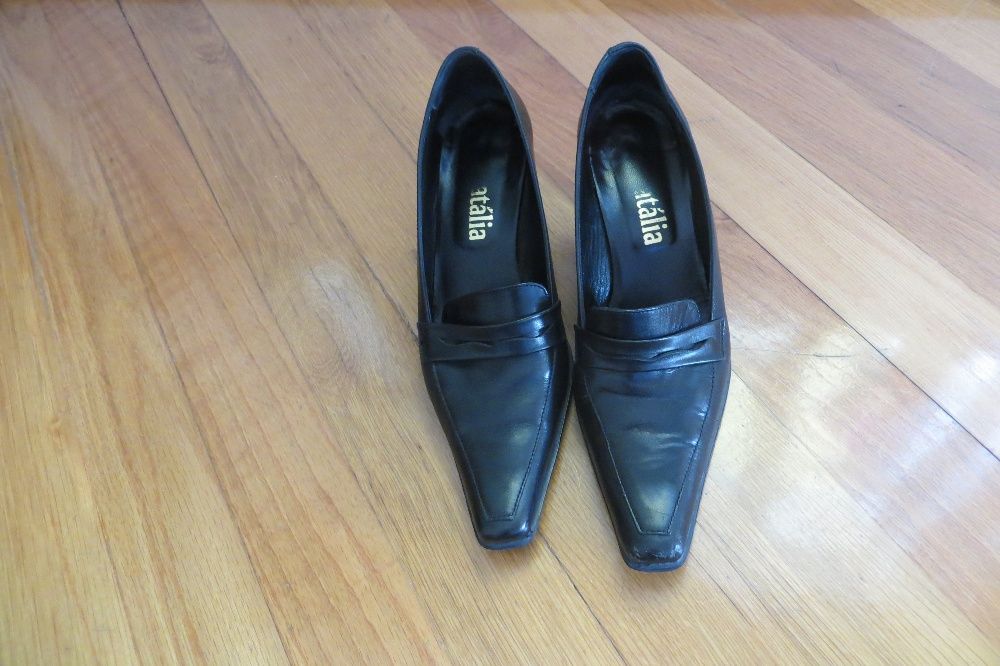 Sapatos em pele preta