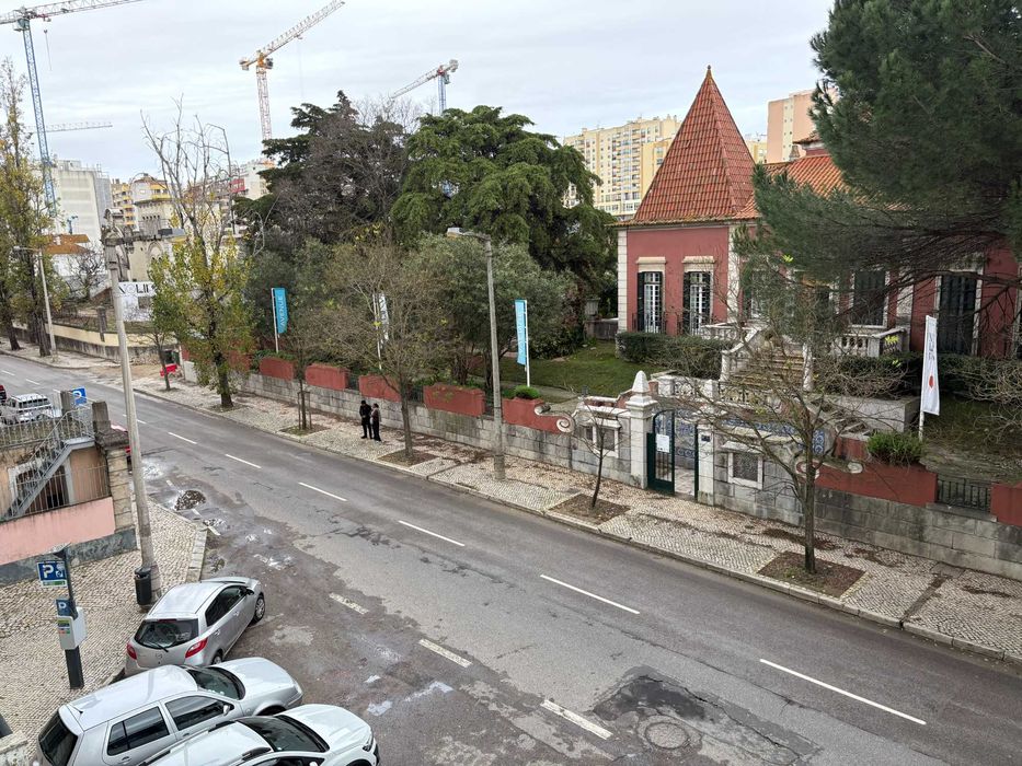 Alugo quartos com varanda no Lumiar