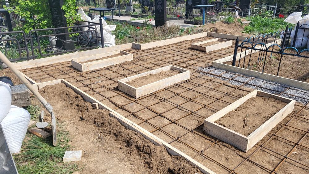 Укладка гранитной и тротуарной плитки на кладбище