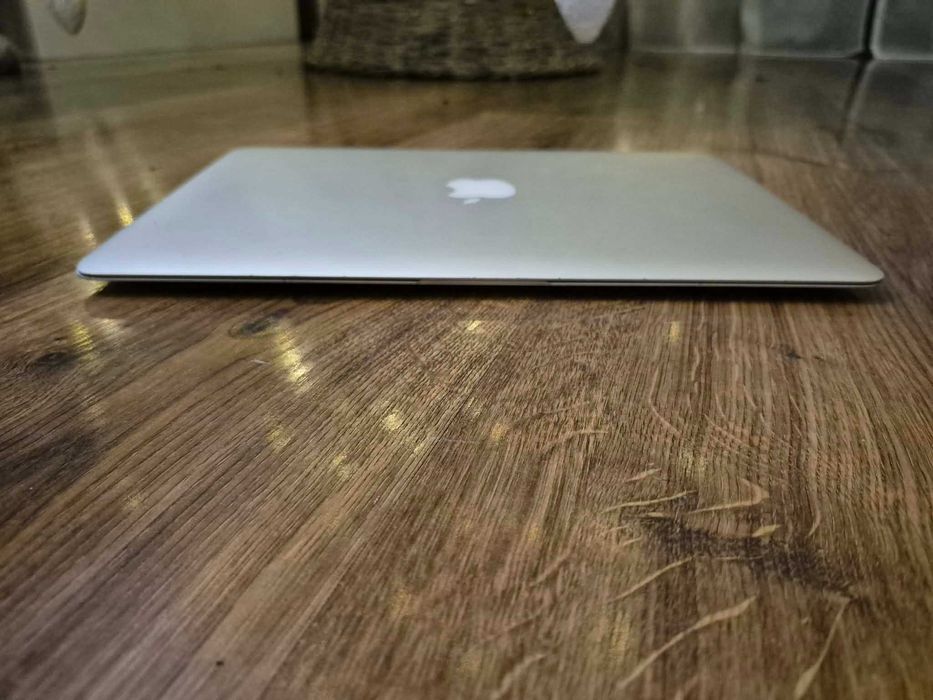 MacBook Air A1466 i5/4Gb/SSD/BateriaOK/macOS X