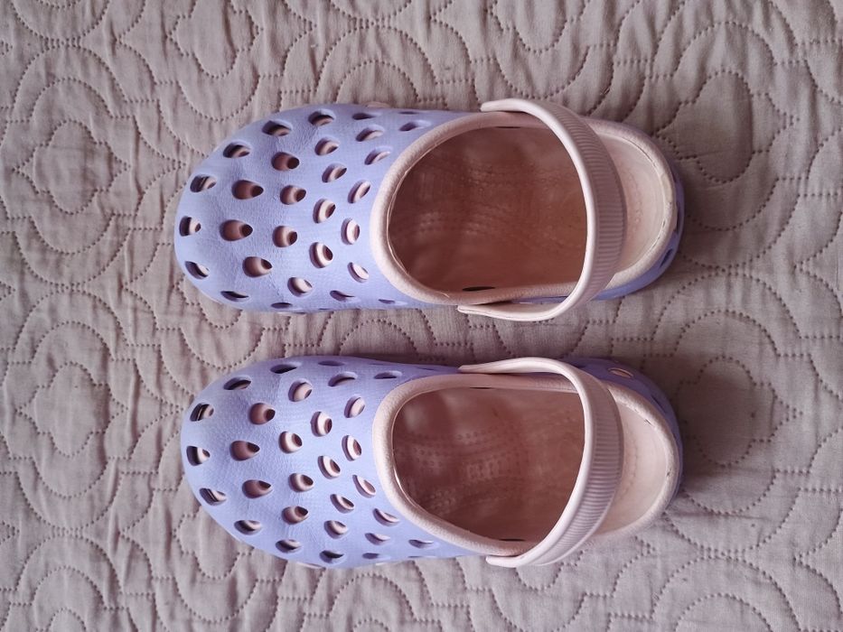 Crocsy dziewczęce.