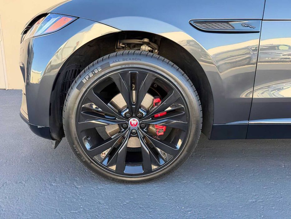 Jaguar F-PACE      2022