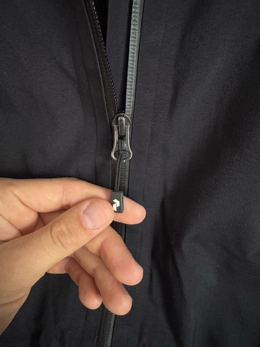 Жіноча курточка Peak Performance size M