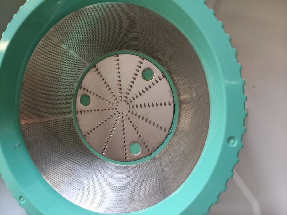 Máquina de sumos Moulinex pequena e compacta, nova