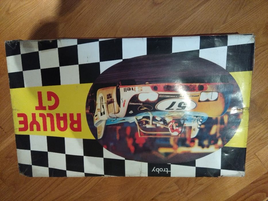 Pista Troby com 2 carros