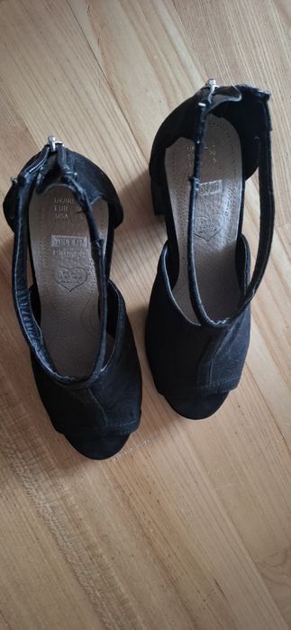 Buty na obcasie  sandały