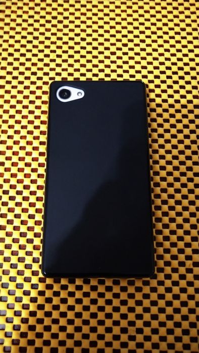 Телефон Sony Xperia Z5 compact (E5823) с комплектом защиты.