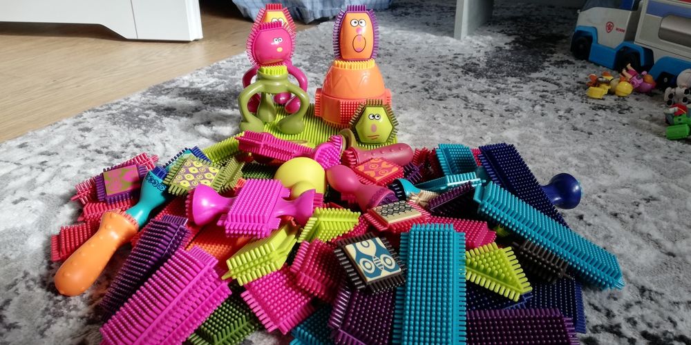 Klocki jeżyki Spinaroos 75szt B. TOYS jak nowe