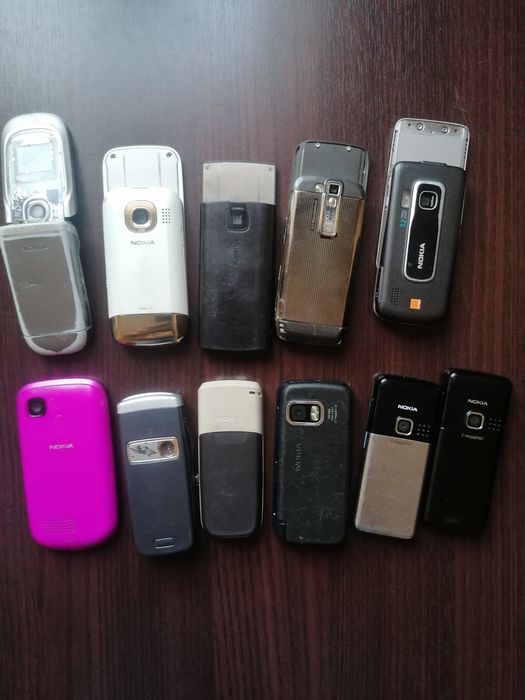 Mega zestaw zabytkowych telefonów