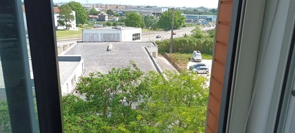 Alugo (2 quartos ) em ambiente limpo e tranquilo somente a pessoa com trabalho estável, ou para estudante universitário.