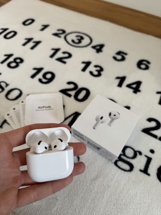 Słuchawki AirPods 4 ANC