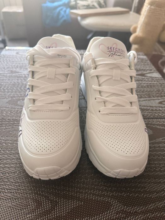Продам кросівки Skechers