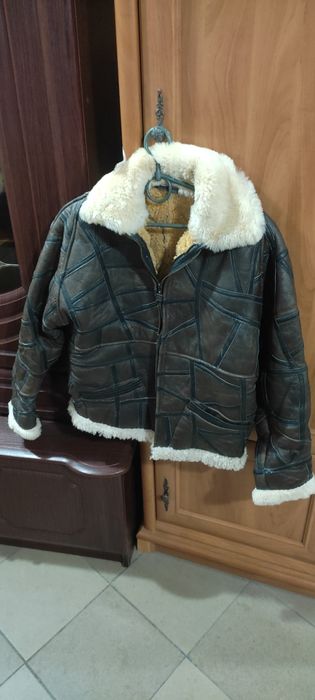 Продам шкіряну курточку на цегейці ілеальна
