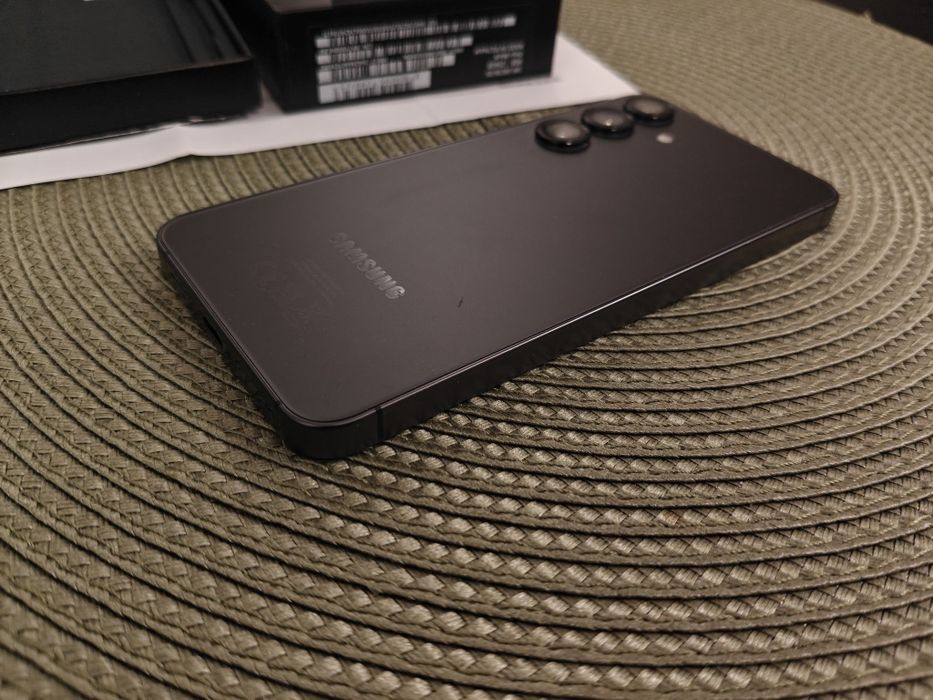 Samsung s24 8/256 - roczny