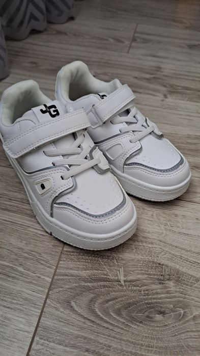 Кросівки 650 грн