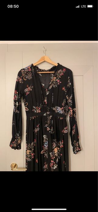 Długa sukienka Stradivarius