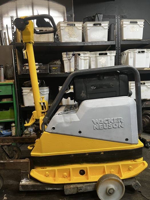 Zageszczarka WACKER DPU 6055 gotowa do pracy